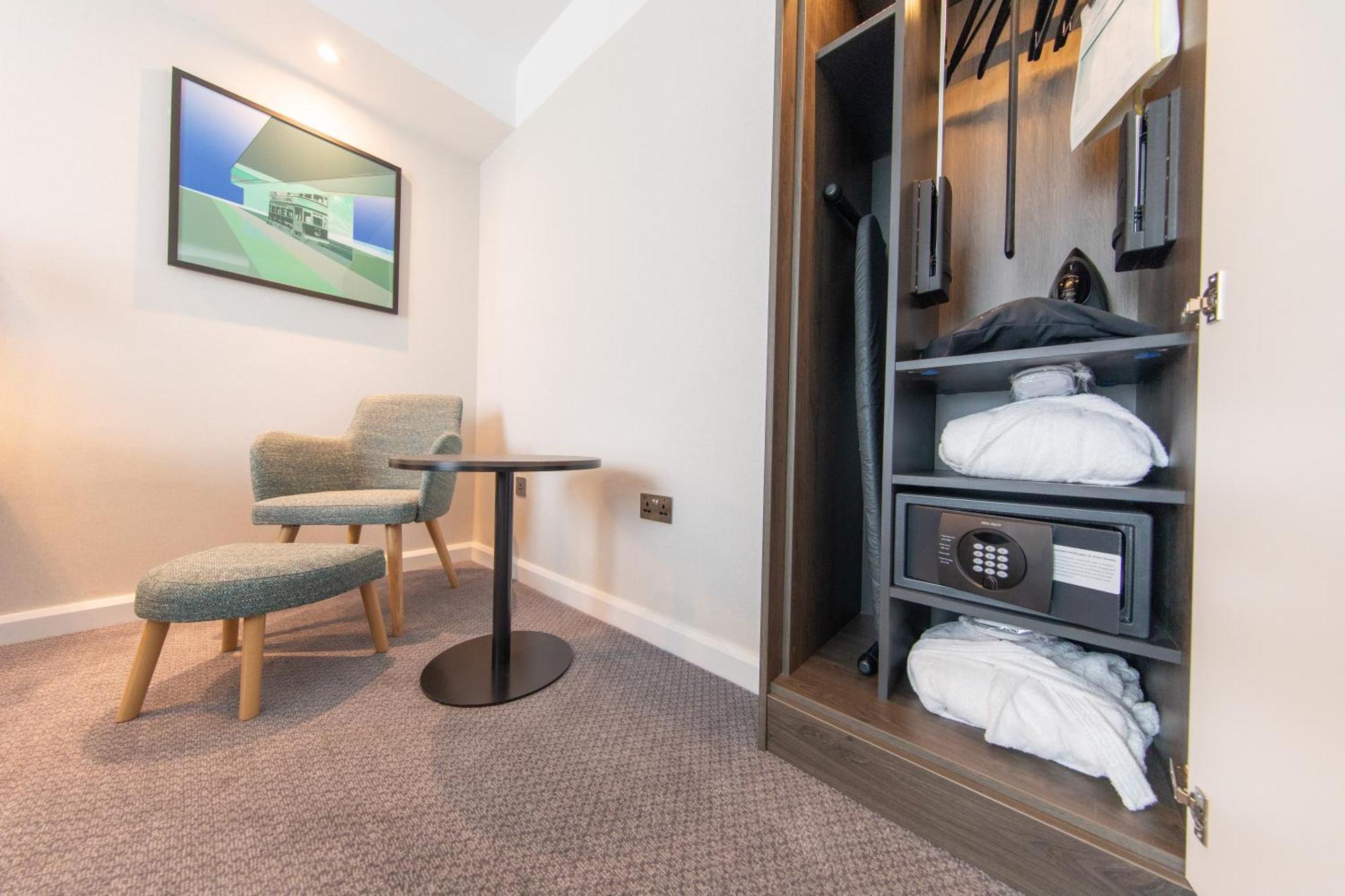 Holiday Inn Blackpool By Ihg Экстерьер фото