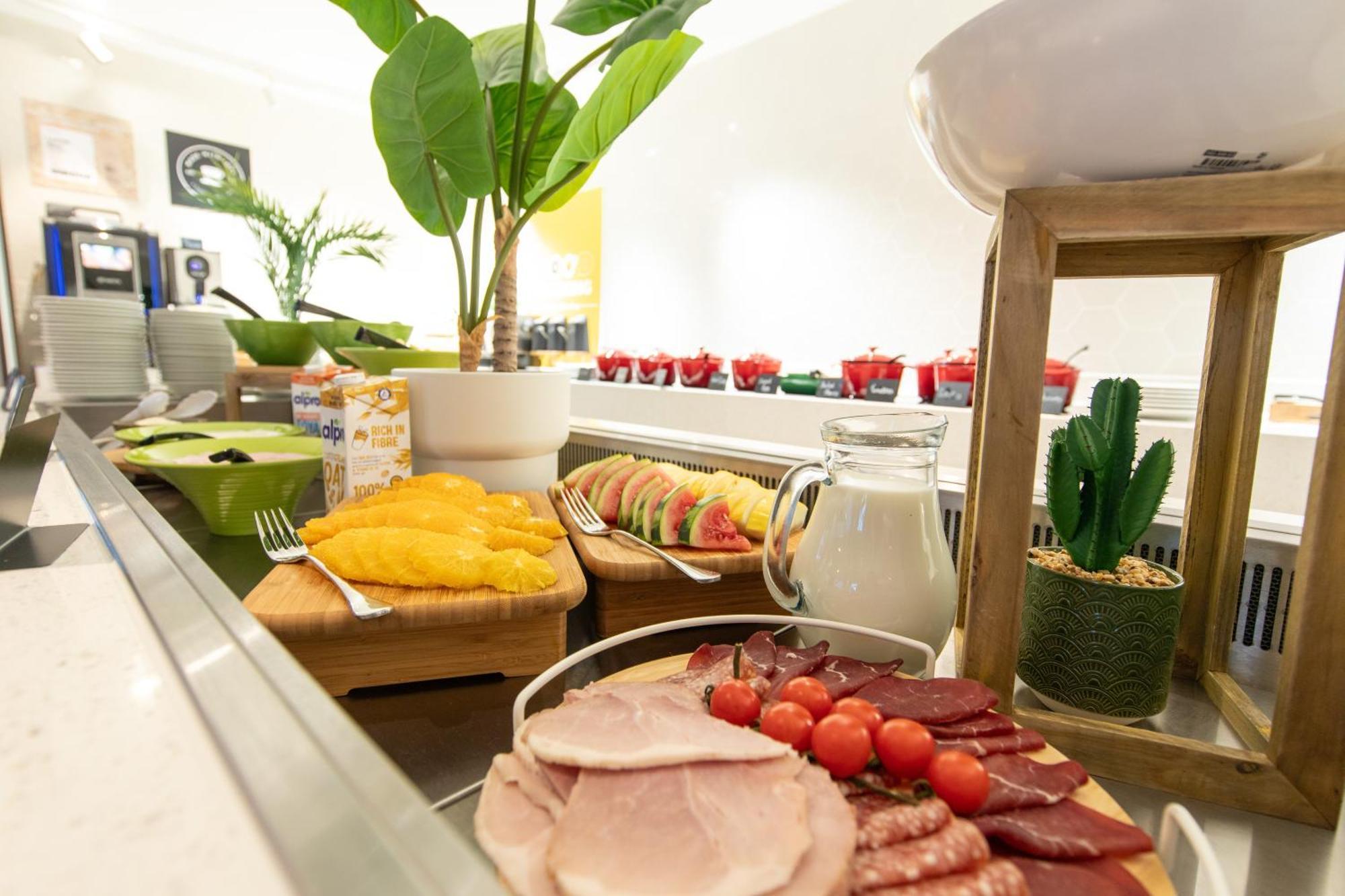 Holiday Inn Blackpool By Ihg Экстерьер фото