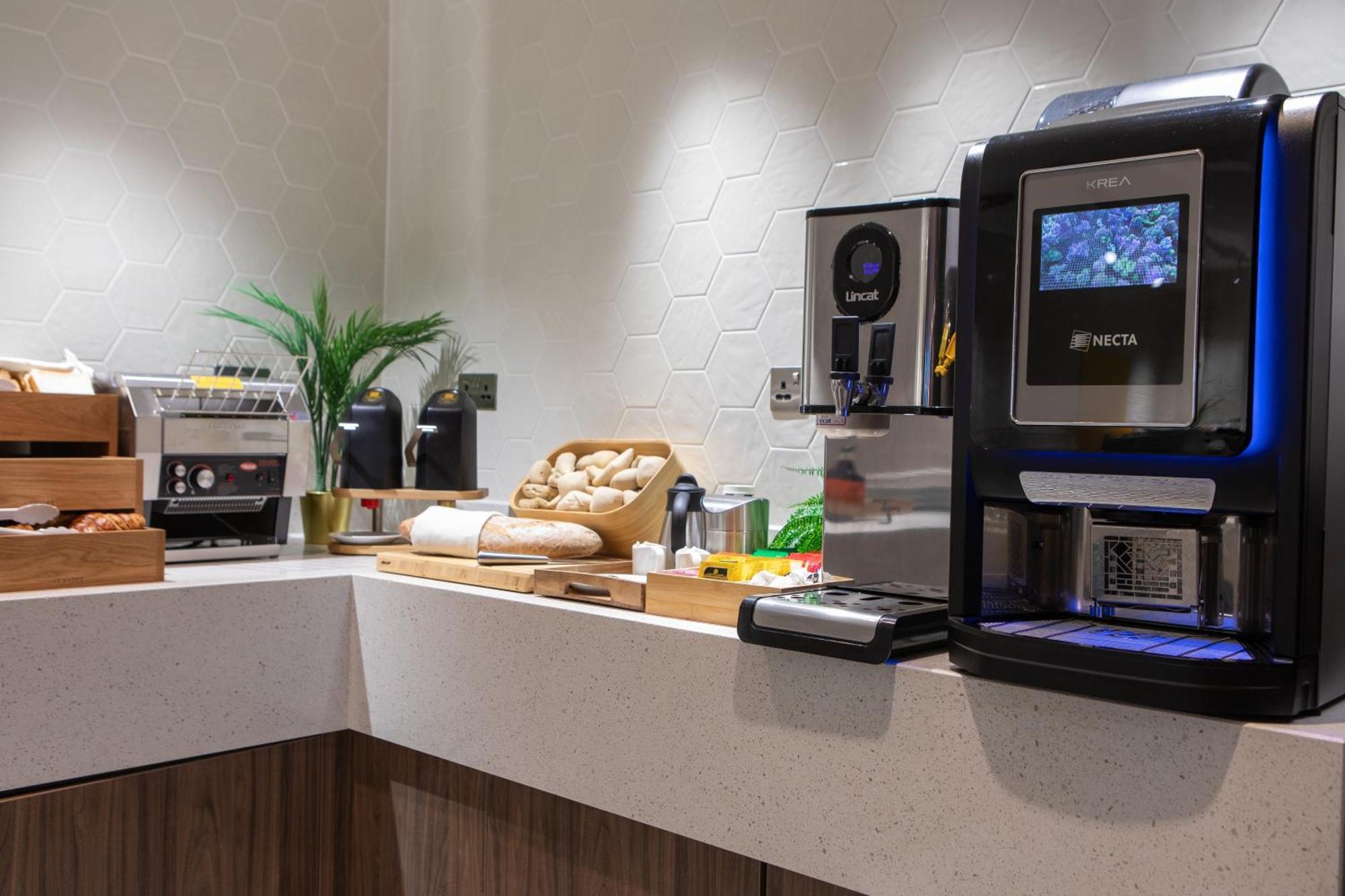 Holiday Inn Blackpool By Ihg Экстерьер фото